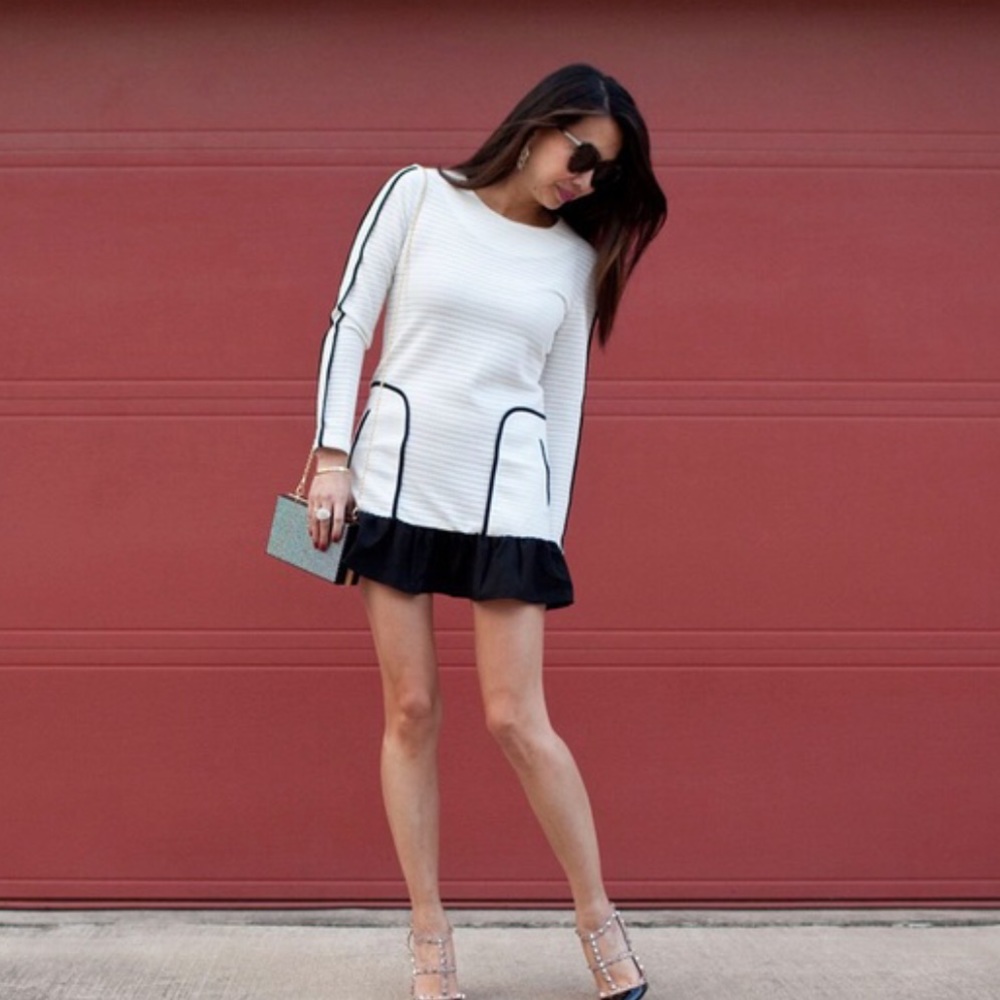 ✨SALE✨White Ruffle Dress with Blk trim
