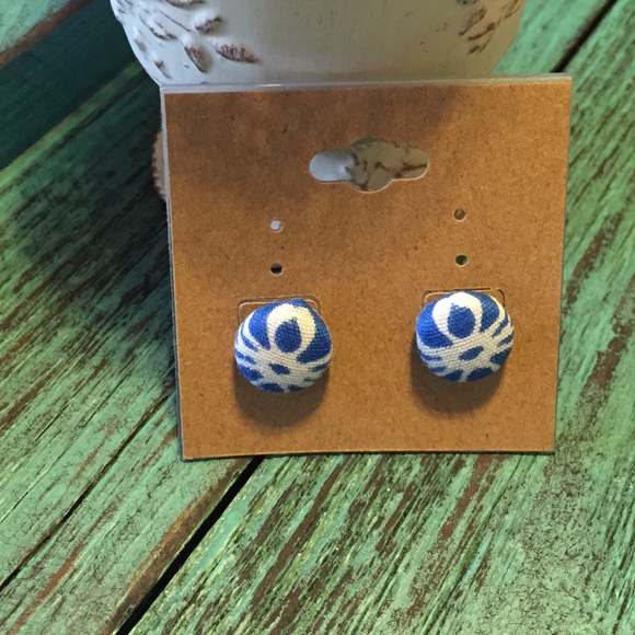 Fabric Wrapped Earrings - Picture 1 of 3