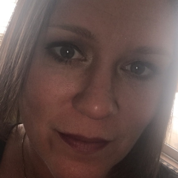 Meet your Posher, Danielle - Picture 1 of 1