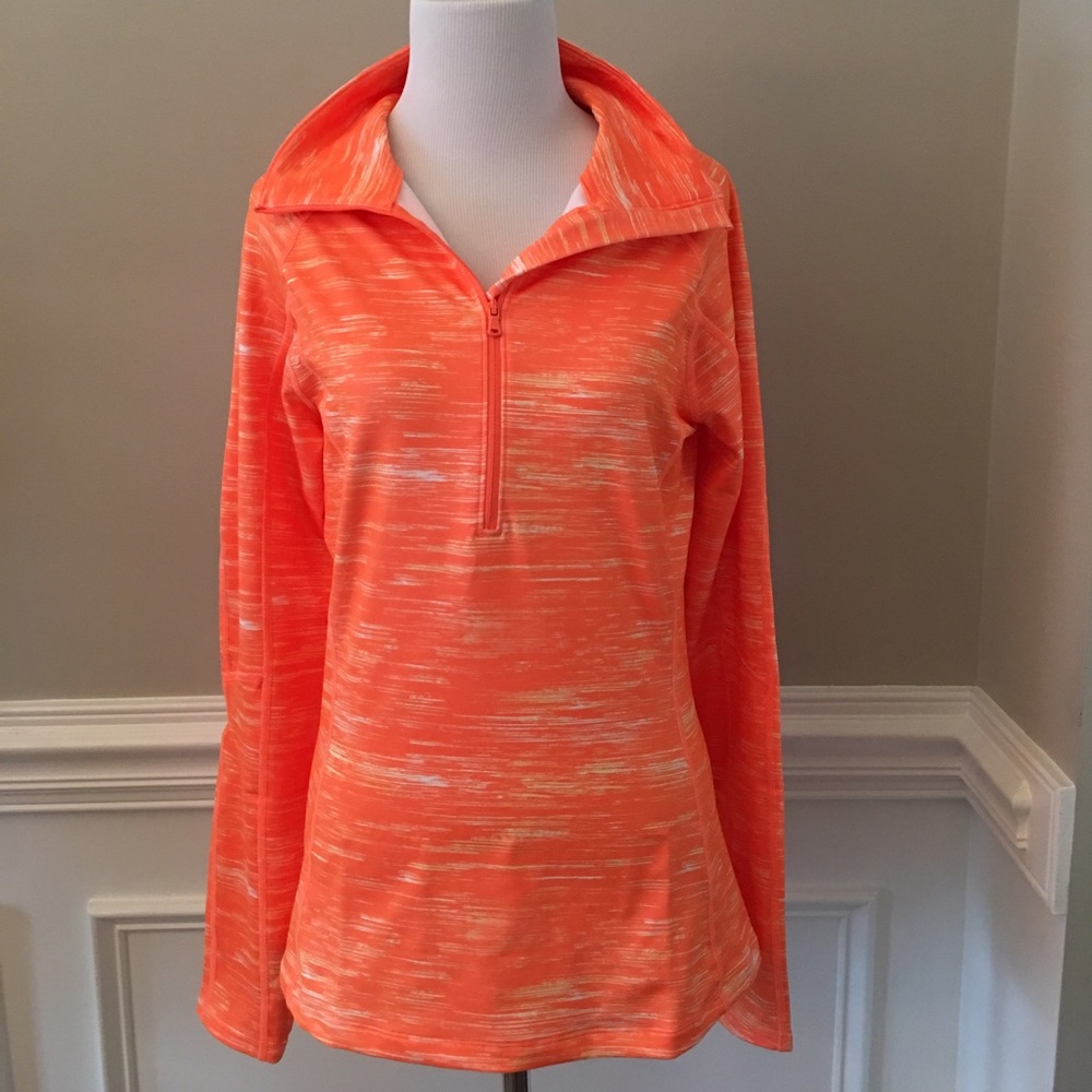 FLASH SALE! Under Armour Women's Top