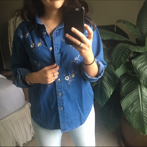 H R // DELPHINIUM button down - Picture 2 of 3