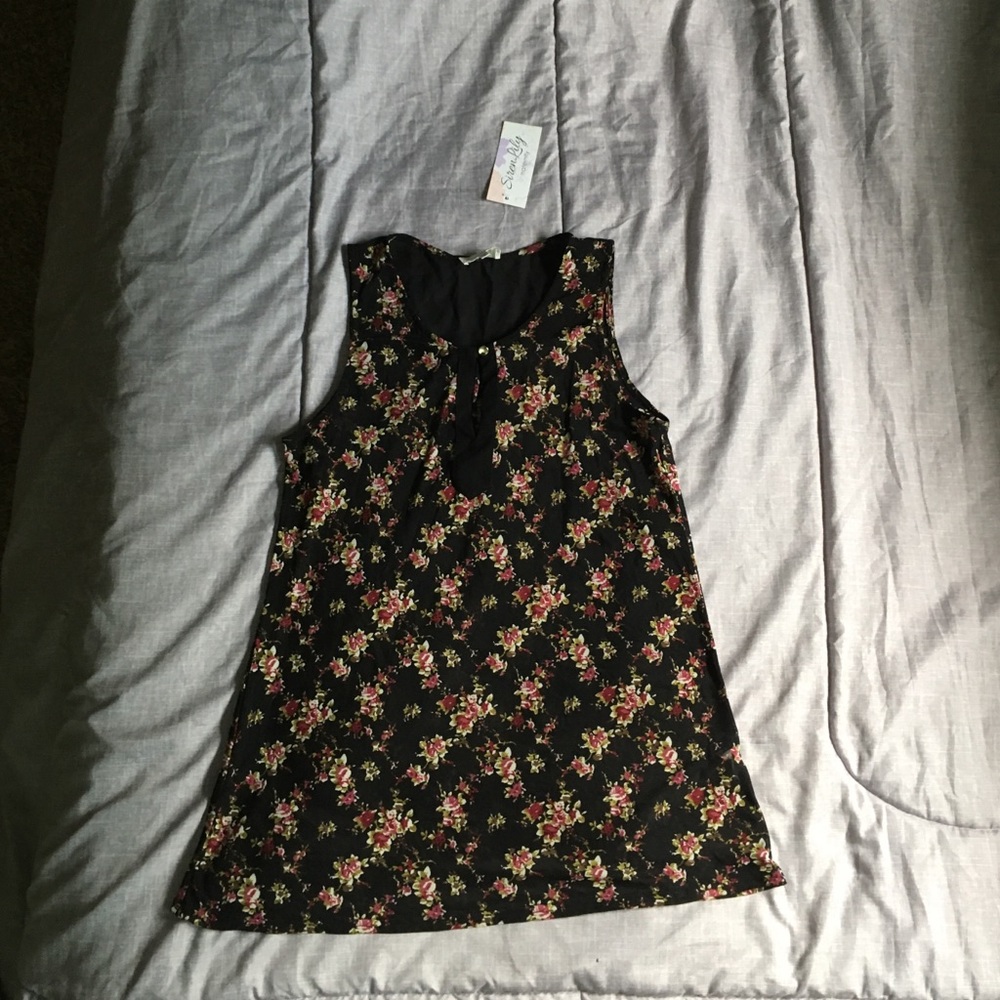 Siren Lily Maternity Size SM NWT