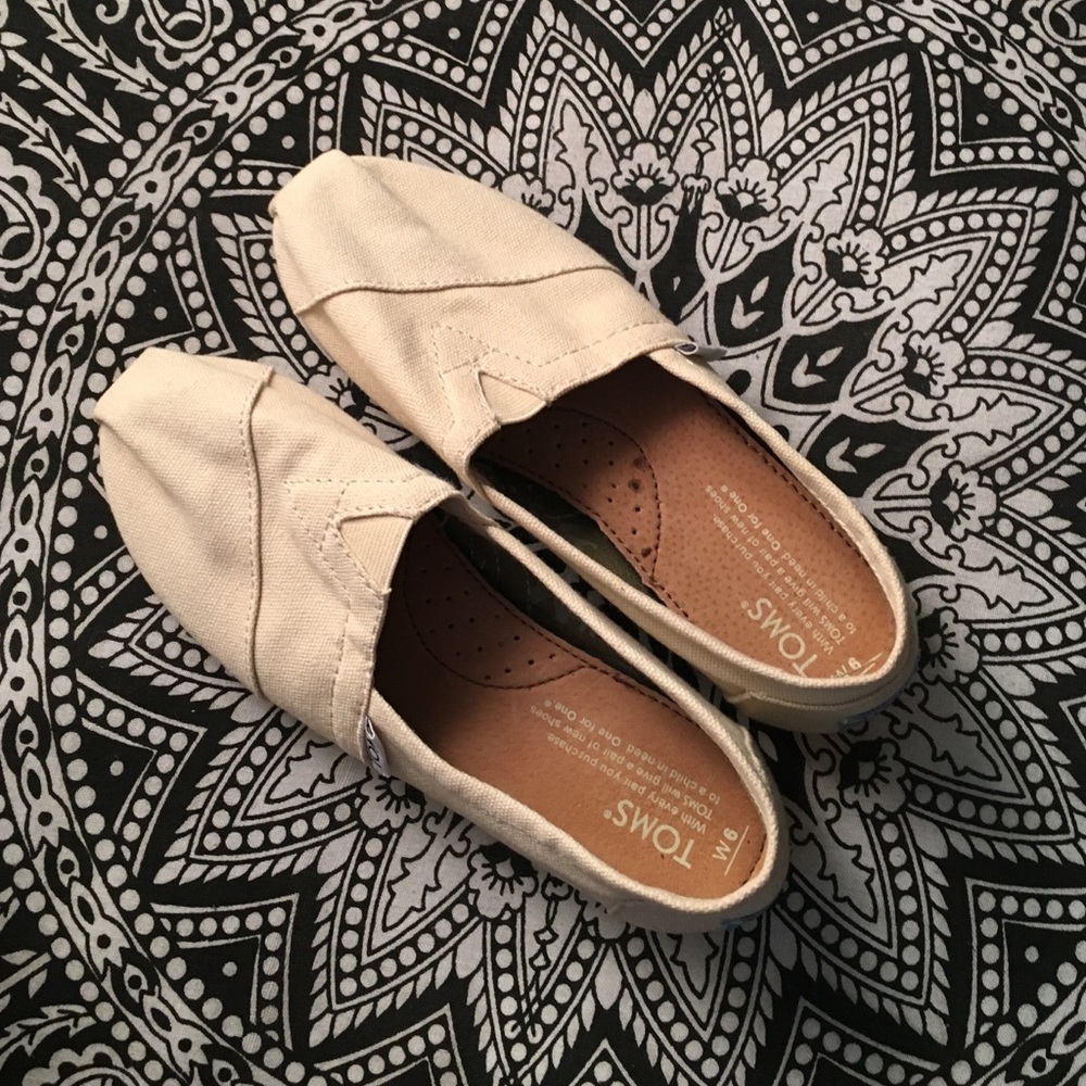 Cream Canvas TOMS