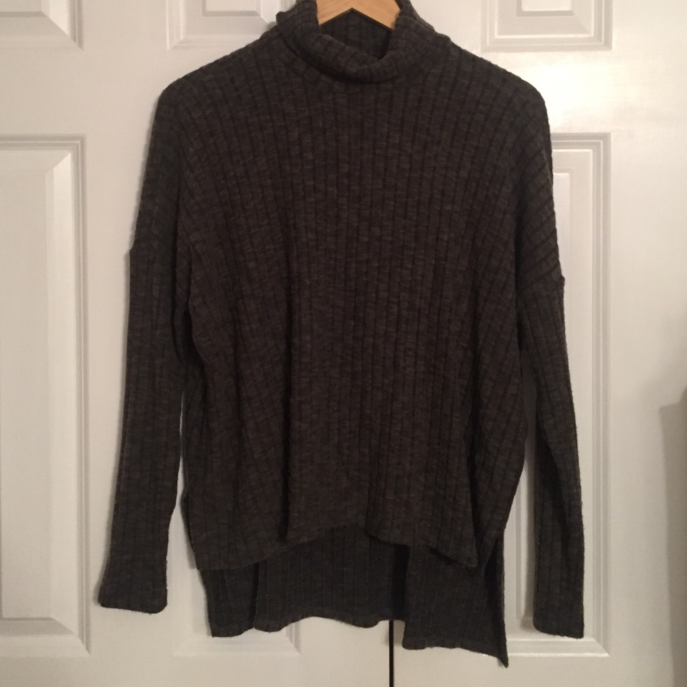 Light weight turtle neck sweater