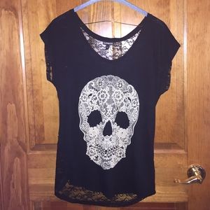 Skulls shirt with lace back
