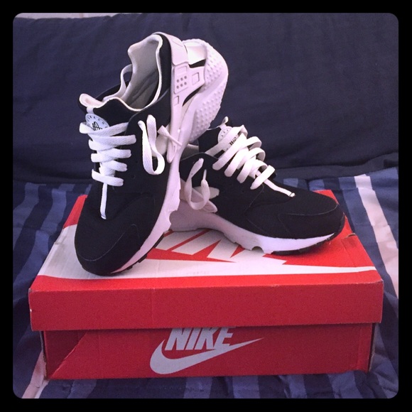 Nike Huarache Run Youth Sneakers - Picture 1 of 2