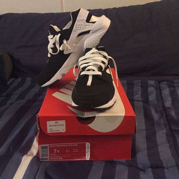 Nike Huarache Run Youth Sneakers - Picture 2 of 2