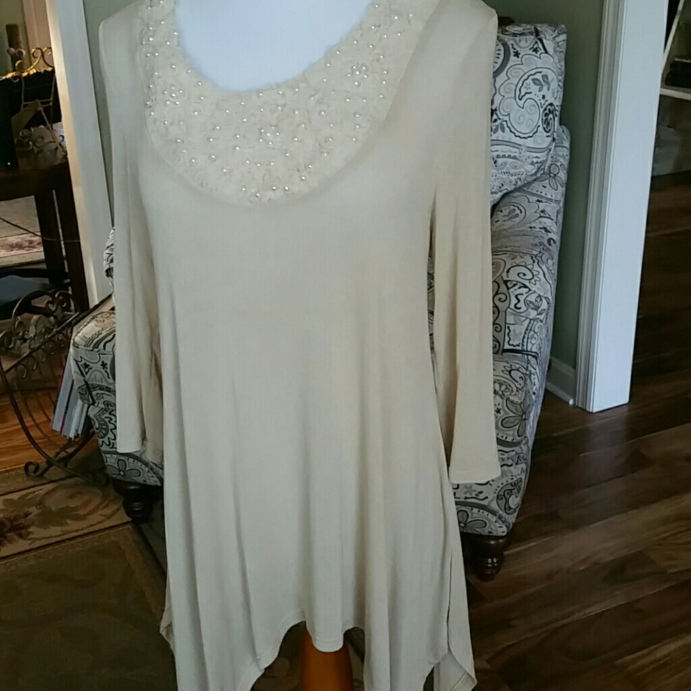 Cream embellished hi/low top