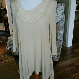 Cream embellished hi/low top