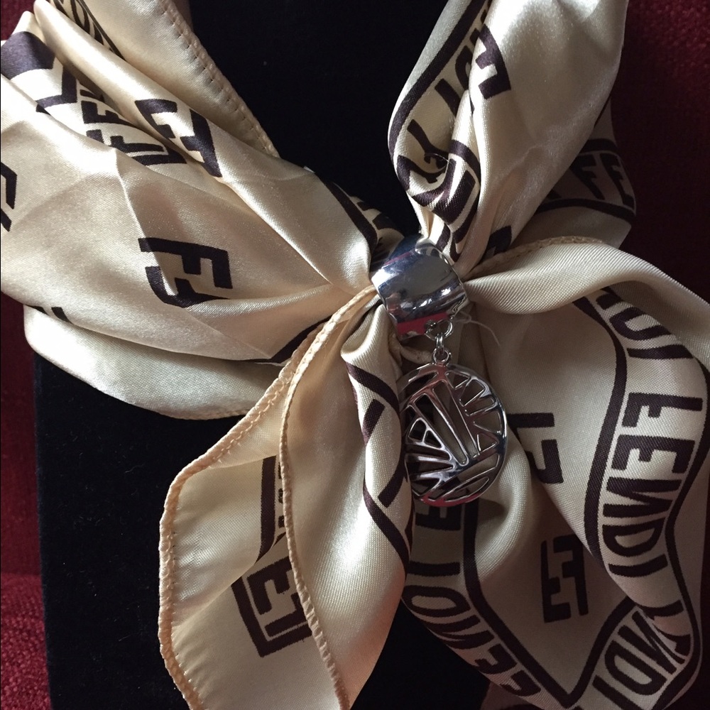 Scarf ring - Picture 2 of 3