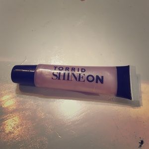 Torrid shine on lip gloss
