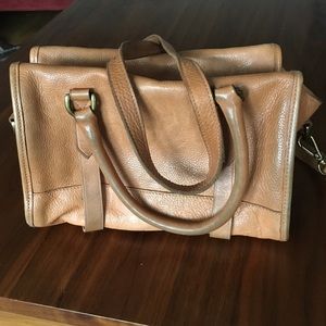 Tan leather Madewell cross body bag.