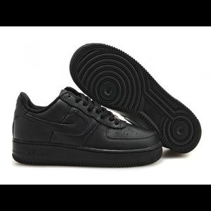 Black air forces ones low top