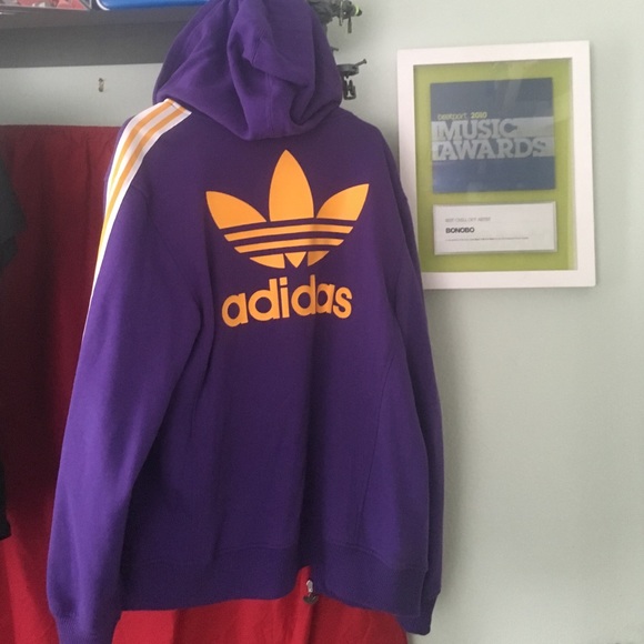 Lakers zip up hoody by adidas and matching shirt. - Picture 2 of 4