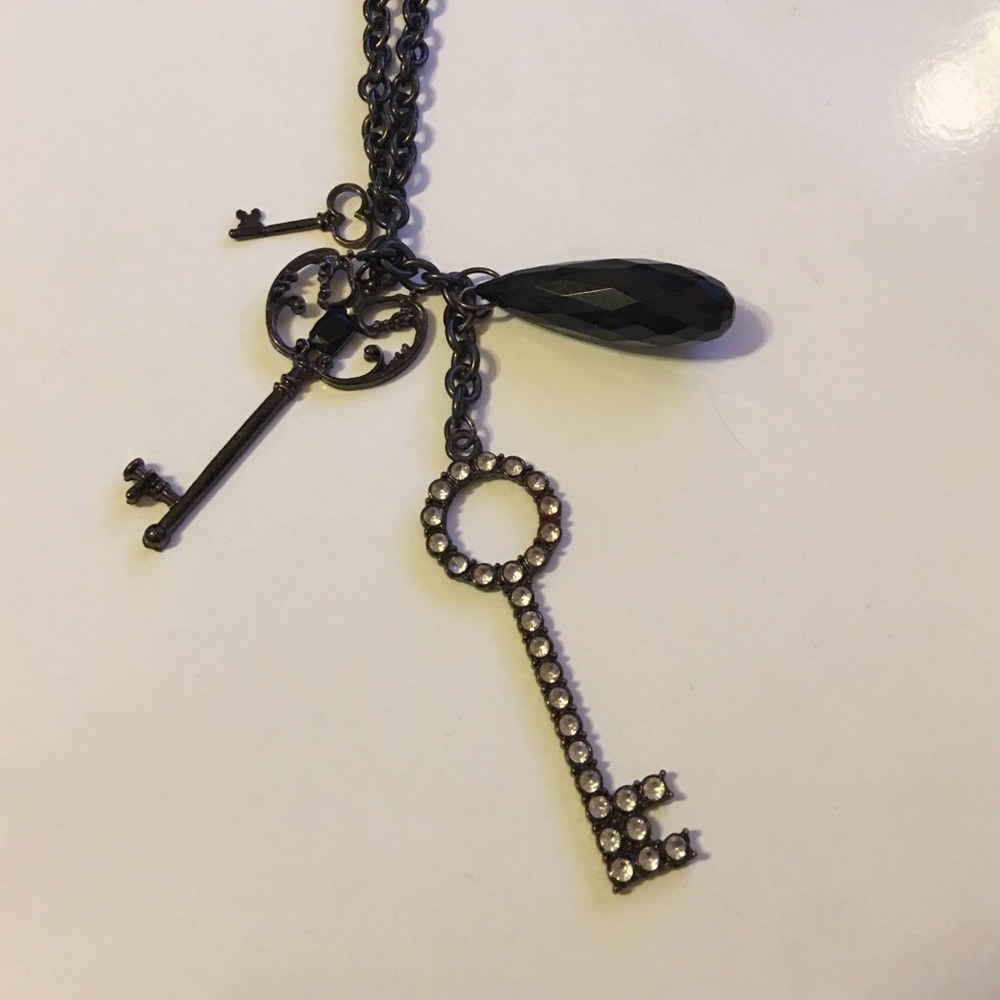 Long key necklace - Picture 4 of 4