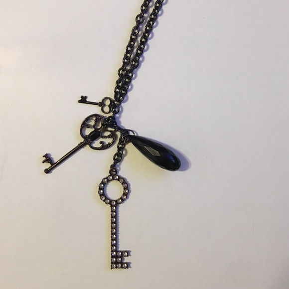 Long key necklace - Picture 2 of 4