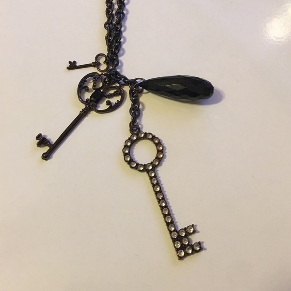 Long key necklace - Picture 4 of 4