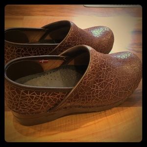 Sanita brown clogs 38