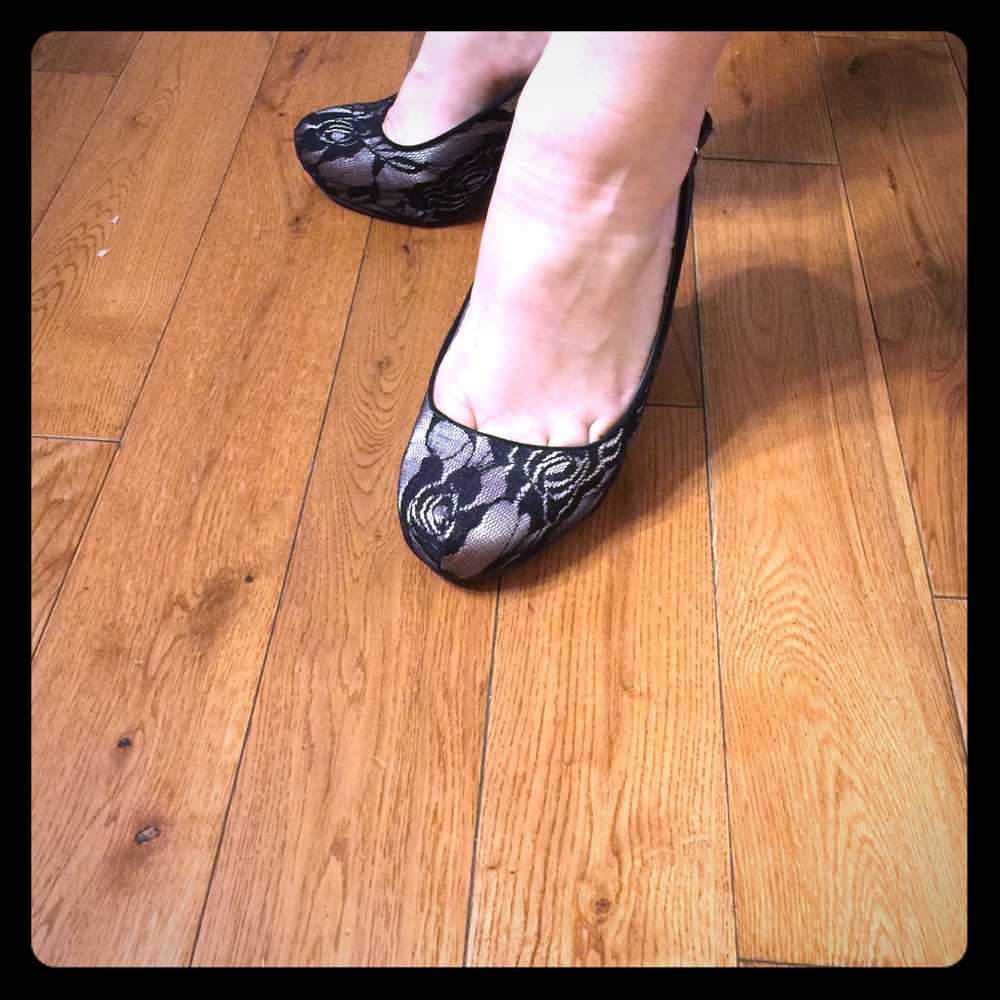 Black and gold lace heels size 6/12