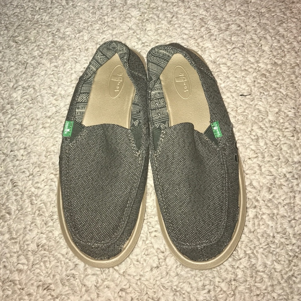 SANUK women's classic slip-ons. Size 7