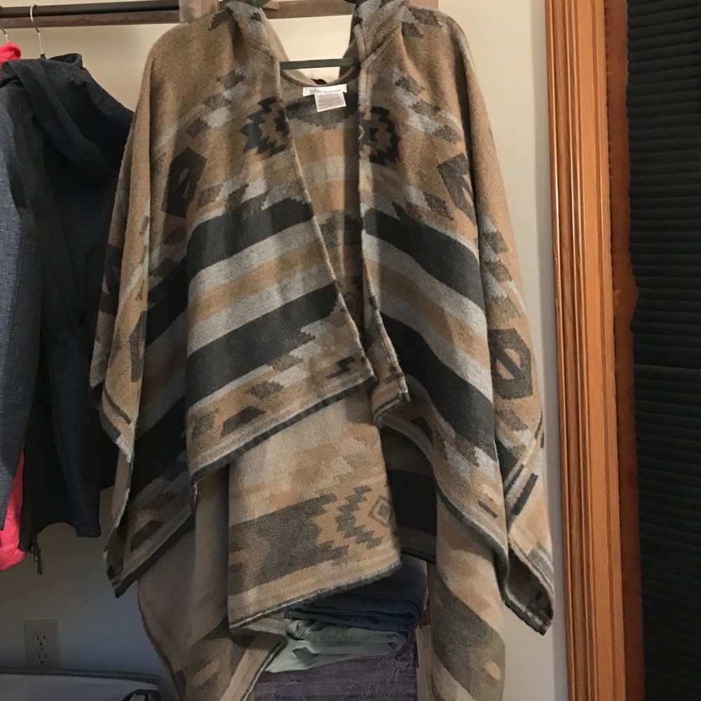 BCBG open poncho