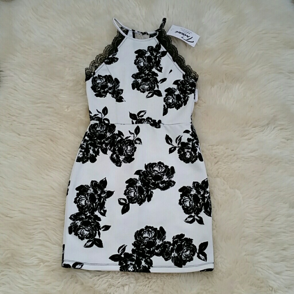 // Nwt gorgeous floral print dress //