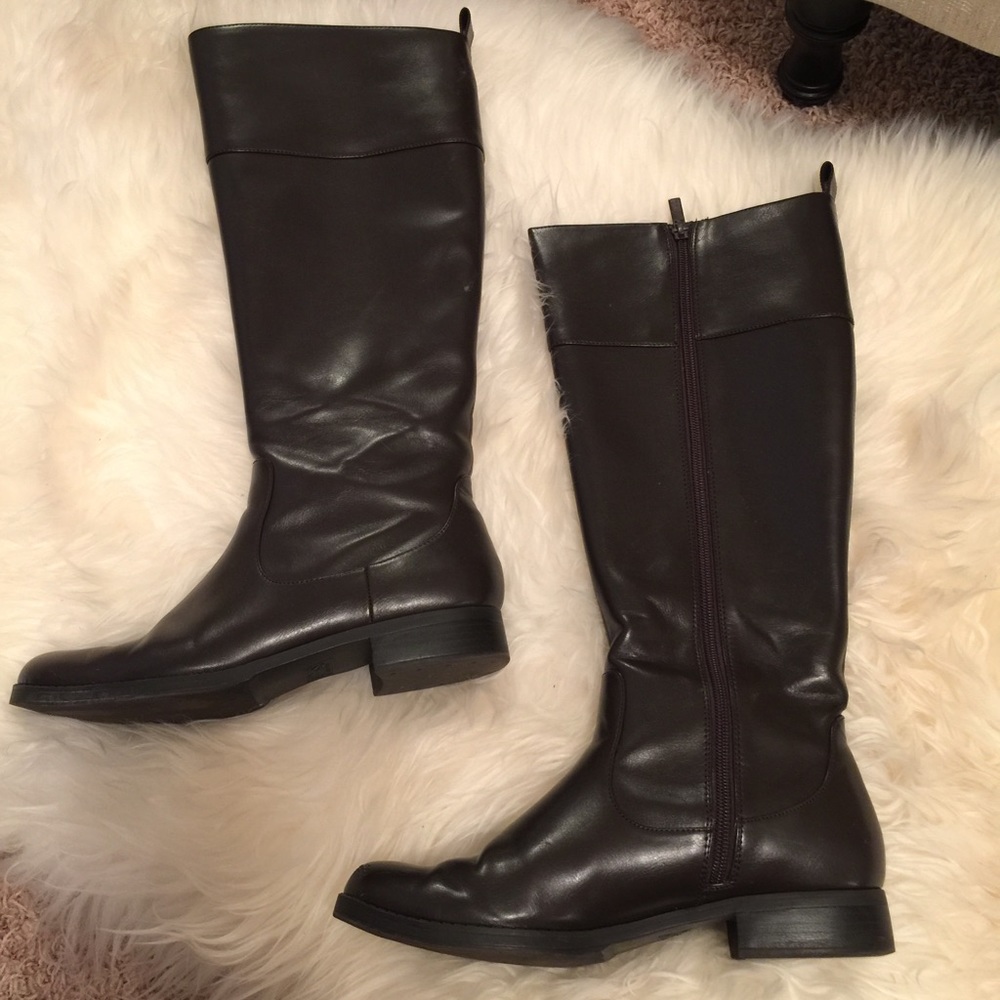 Excellent condition size 8 dark brown boots.