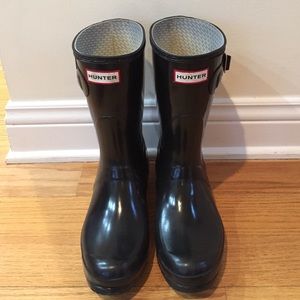Hunter short black glossy boots size 9
