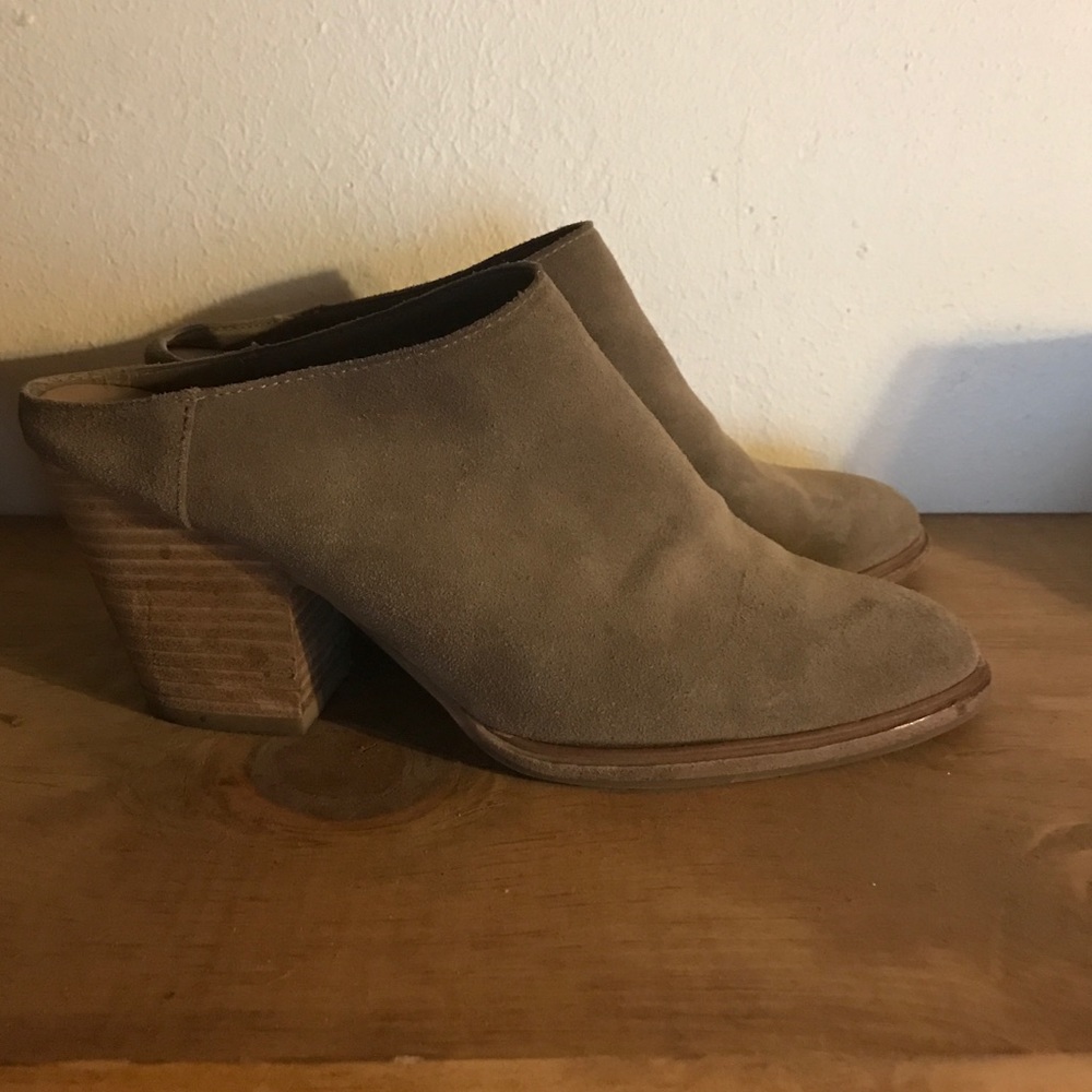 Steve Madden taupe suede mules