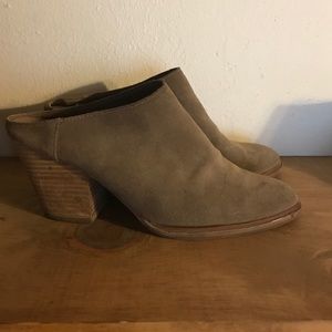 Steve Madden taupe suede mules