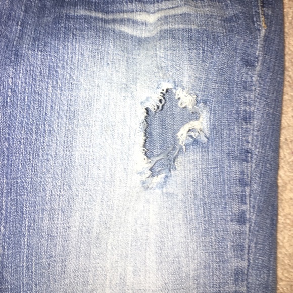 Distressed/ Ripped Lightwash Skinny Jeans - Picture 3 of 4