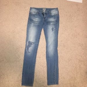 Distressed/ Ripped Lightwash Skinny Jeans