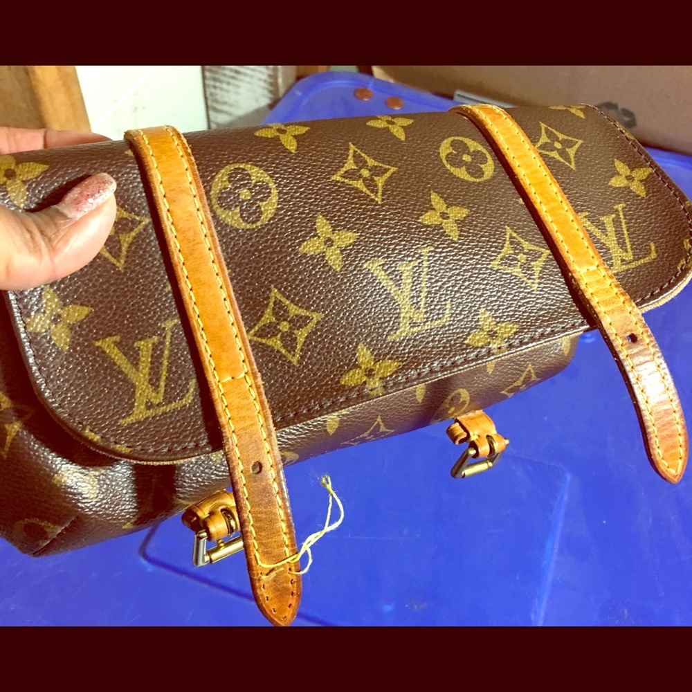 Louis Vuitton waist bag. It comes with a strap