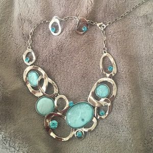 Moonstone necklace w/matching earrings