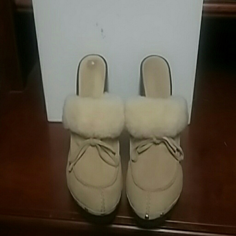 Michael Kors Clogs, Mules - Picture 2 of 5
