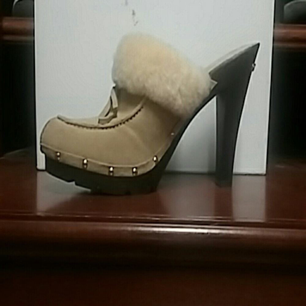 Michael Kors Clogs, Mules - Picture 3 of 5