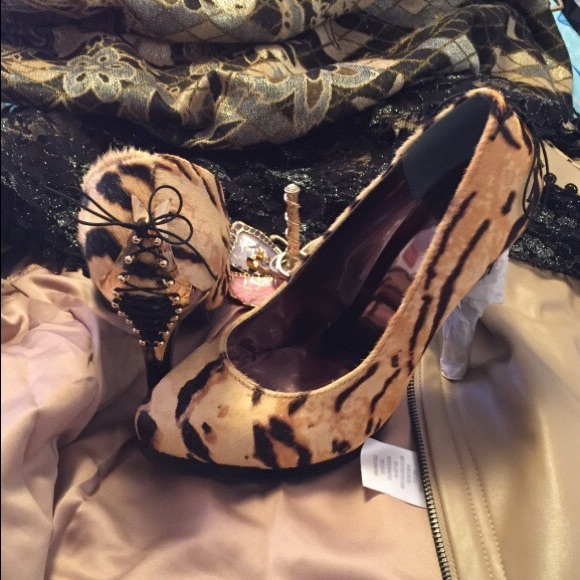 Heels - Picture 1 of 2