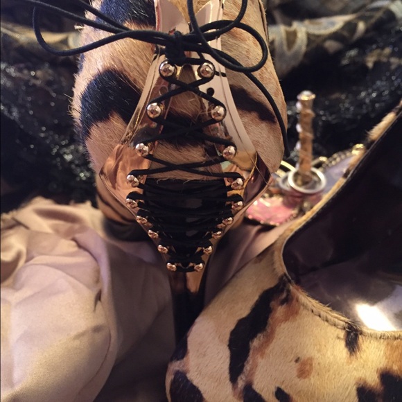 Heels - Picture 2 of 2