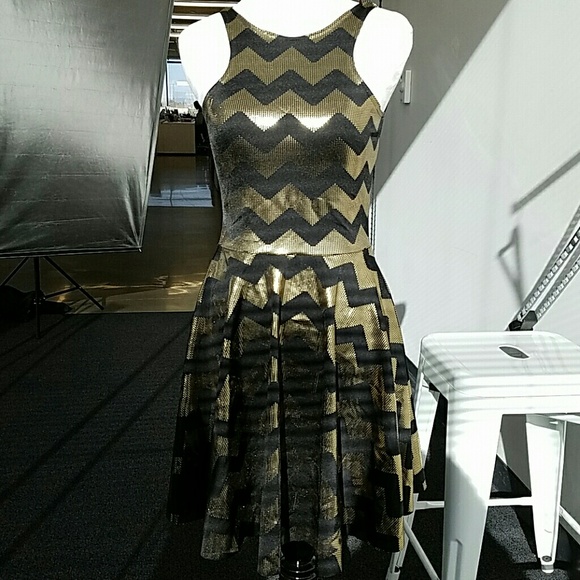 Zigzag Gold Reversible Skater Dress - Picture 3 of 3