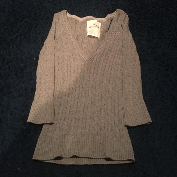 Hollister Sweaters - Hollister v-neck cable knit sweater