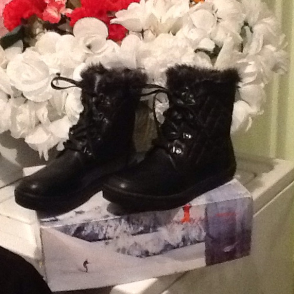 Outwoods BRAND NWOT  Bootie