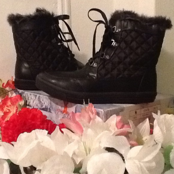 Outwoods BRAND NWOT Bootie - Picture 2 of 4