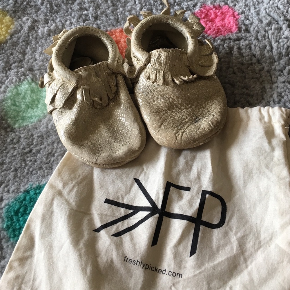 Freshly picked cream snake print moccasins size 5