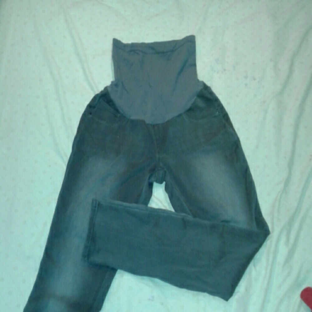 Very lightly used maternity jeans