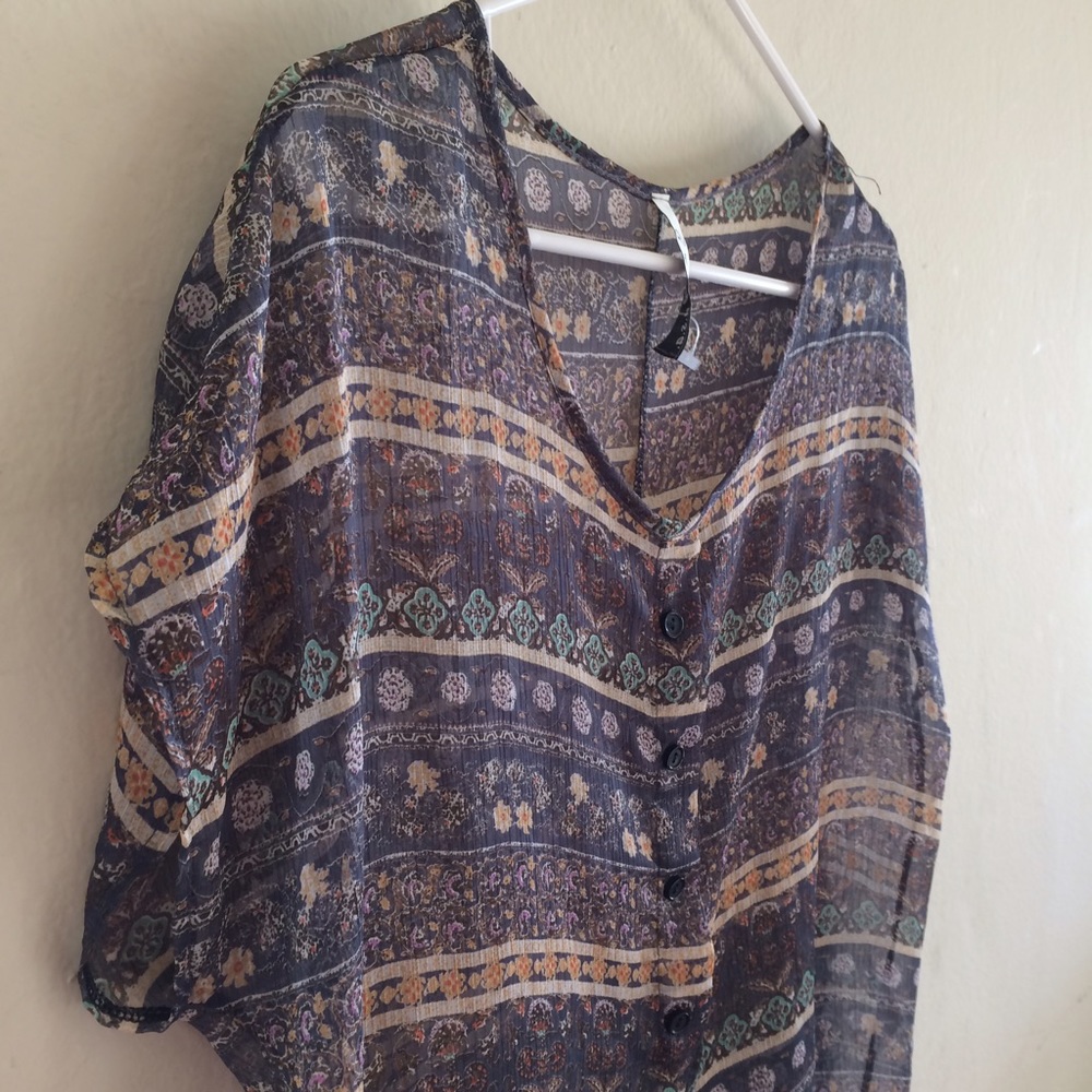 Patterned top - Picture 2 of 4