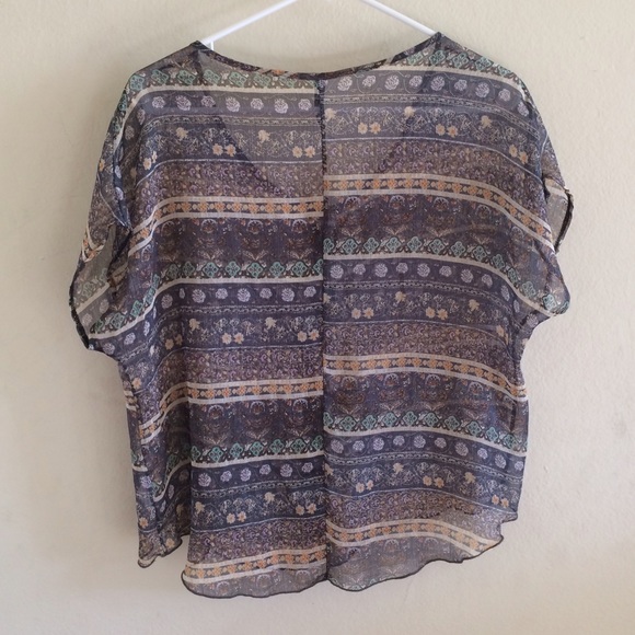 Patterned top - Picture 4 of 4