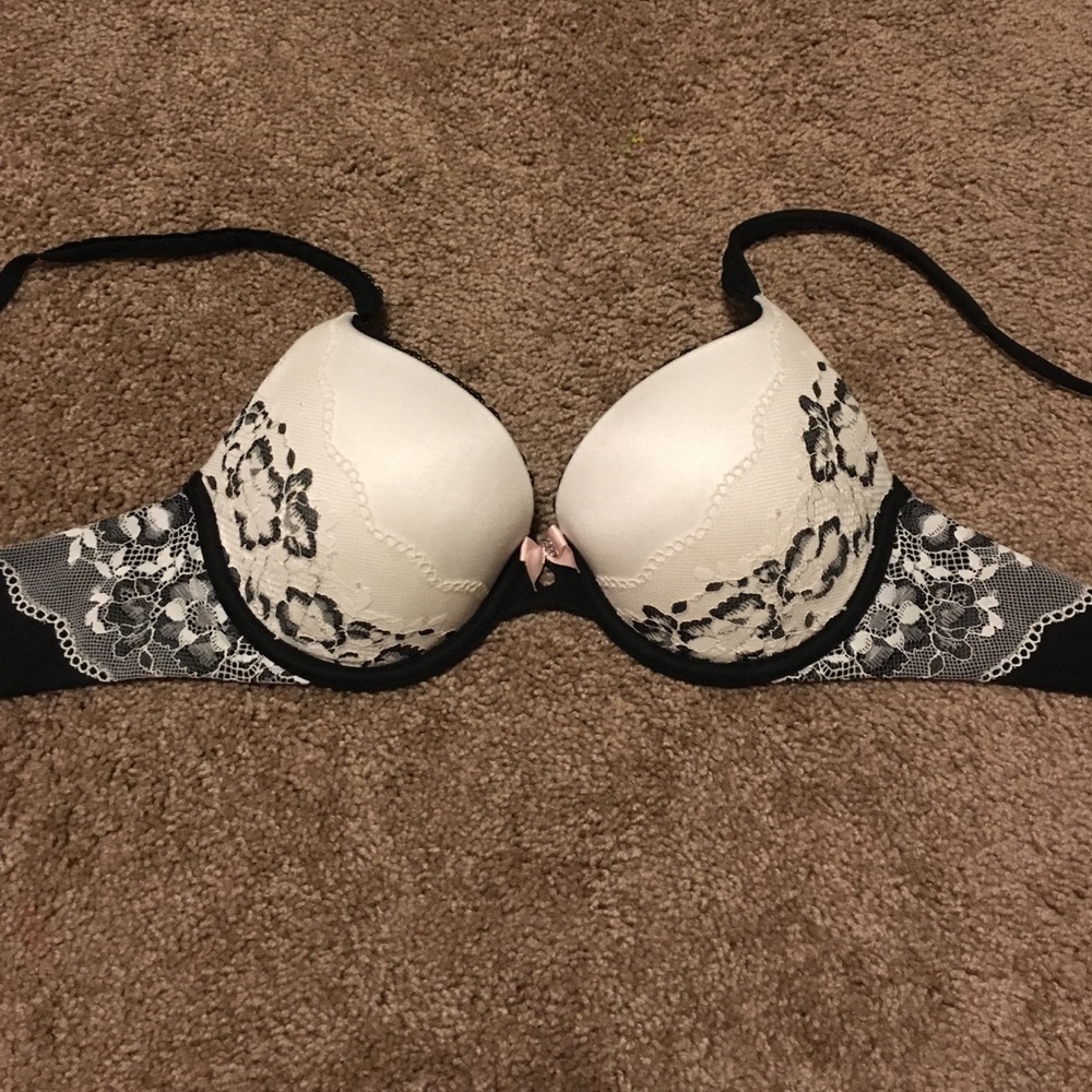 32c perfect shape Victoria's Secret bra