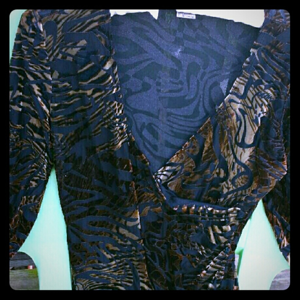 VELVET BROWN SPRING / FALL SEXY TOP MED