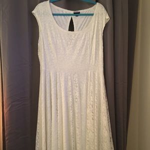 Off white plus size dress size 2 torrid