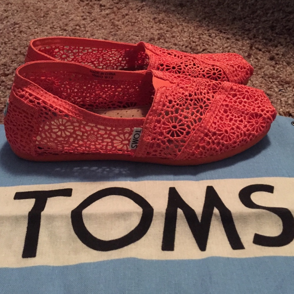 Coral crochet TOMS